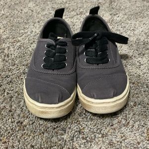 Boy TOMS